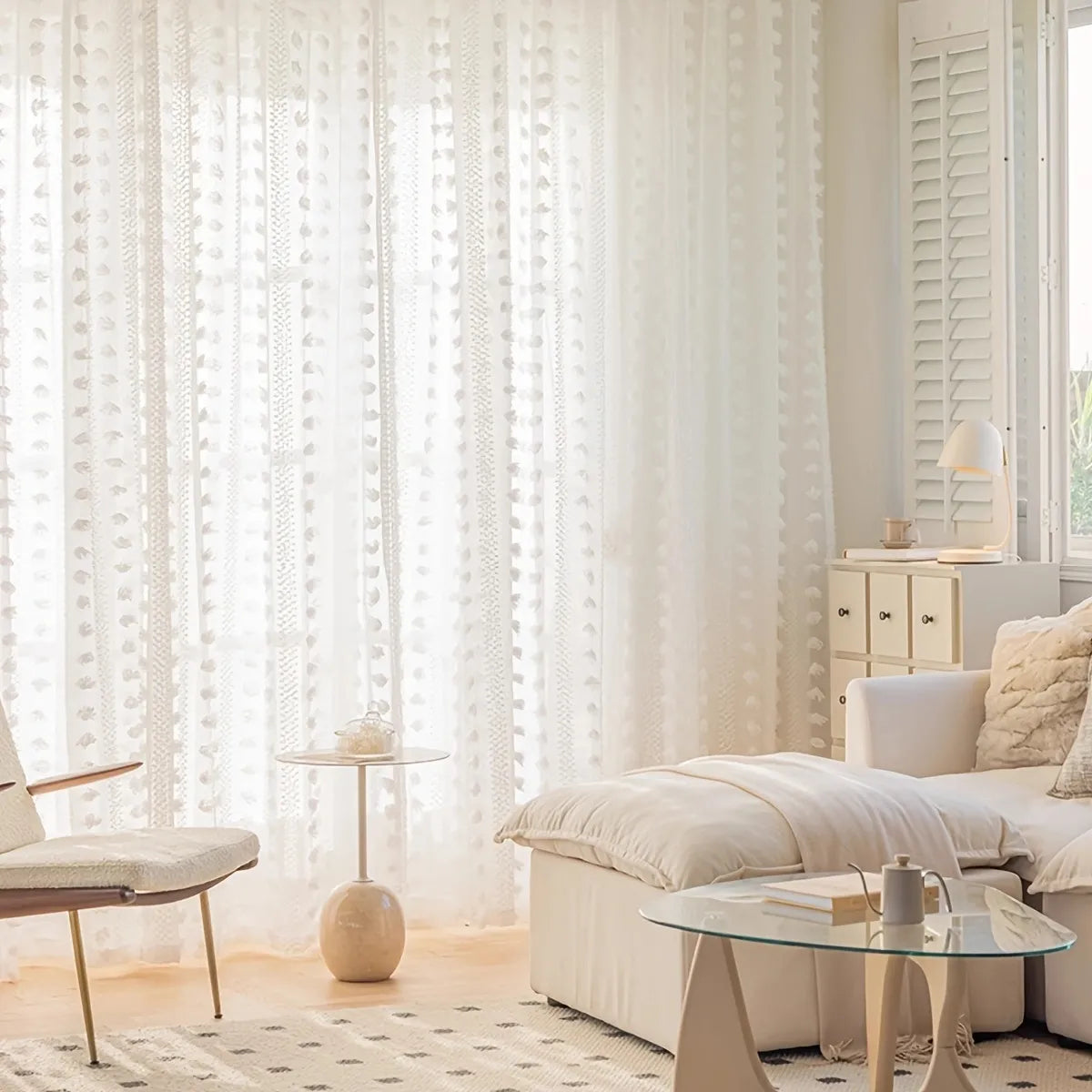 Transparente Pompon-Gardine – Boho-Stil mit Stangentasche, Weiß