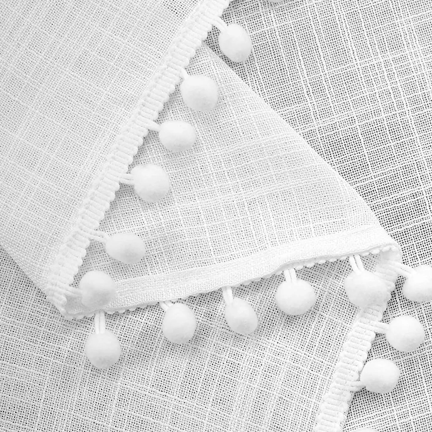 Transparente Gardine mit Pompons – Boho-Stil, Weiß