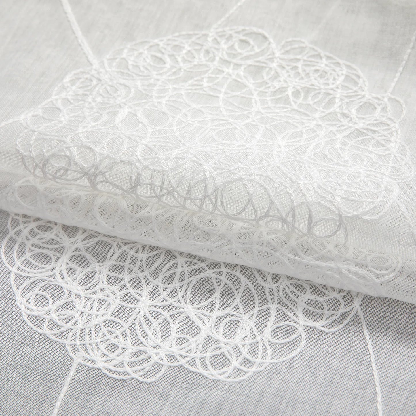Transparente Gardine mit Stickerei – 2er Set, 140 cm Breite