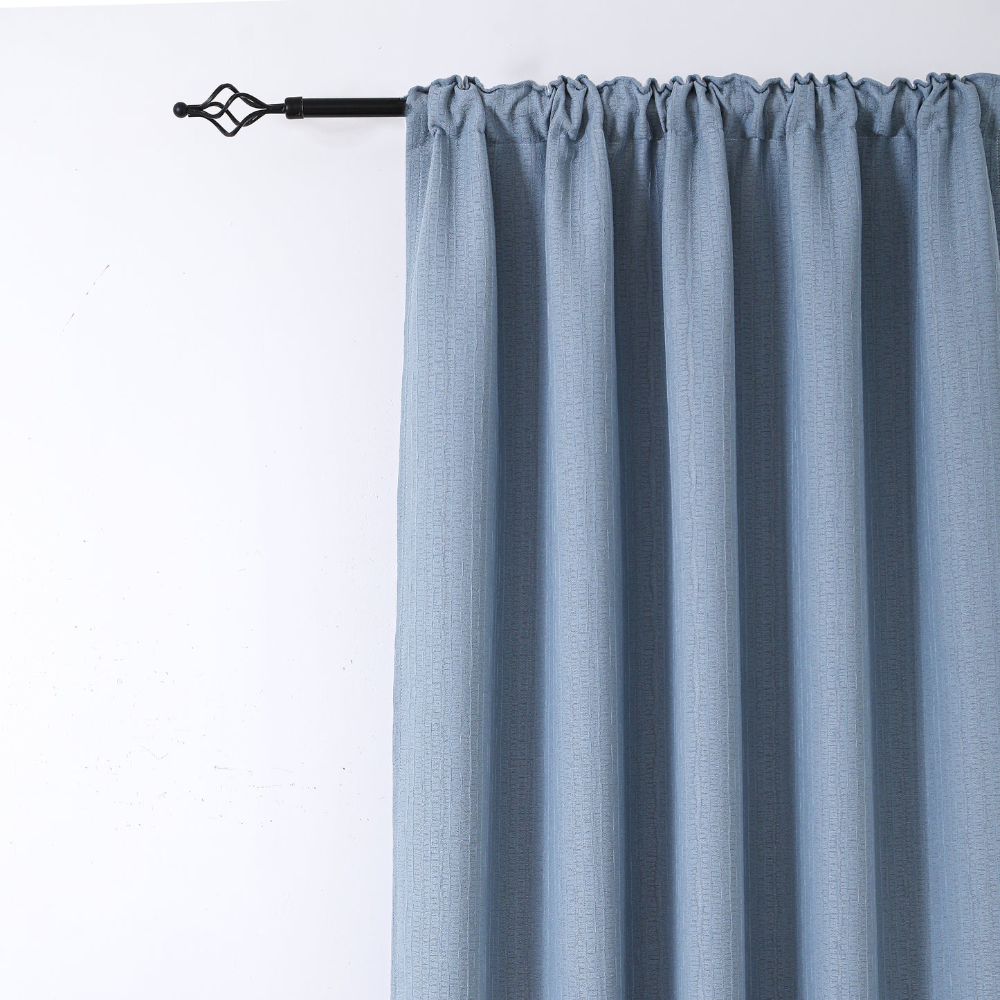 Minimalist custom-made curtains · Linz