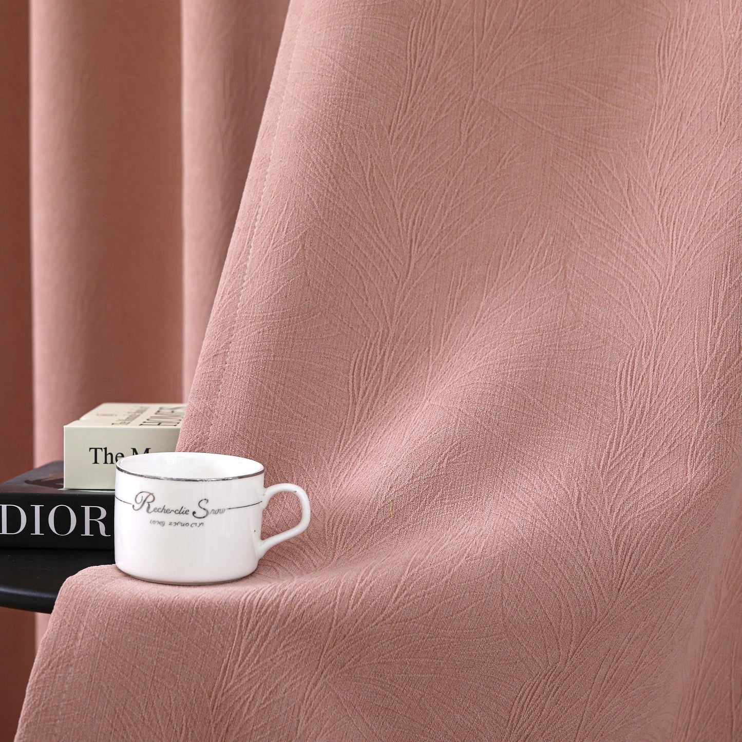 Custom-made velvet blackout curtains · Nero