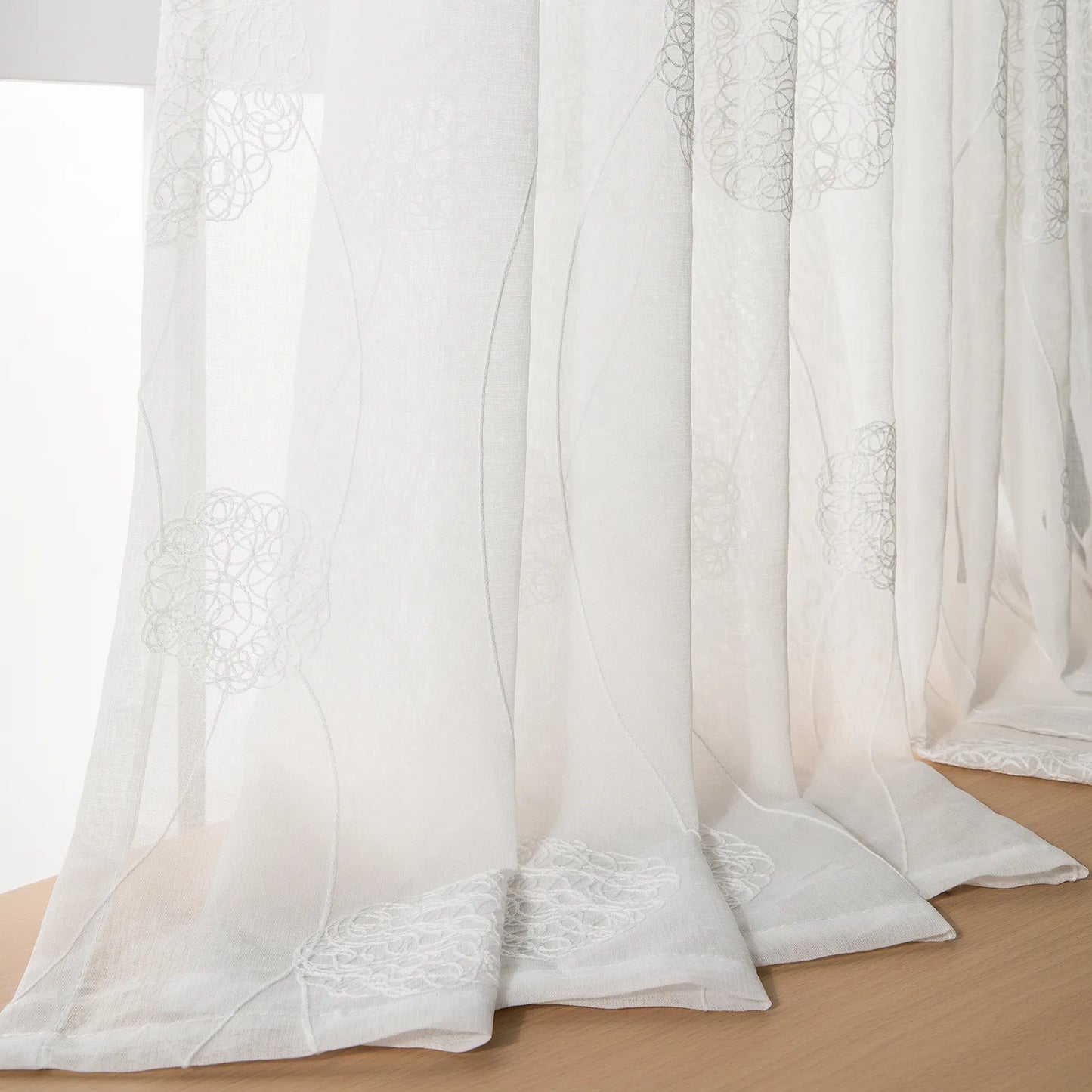 Transparente Gardine mit Stickerei – 2er Set, 140 cm Breite