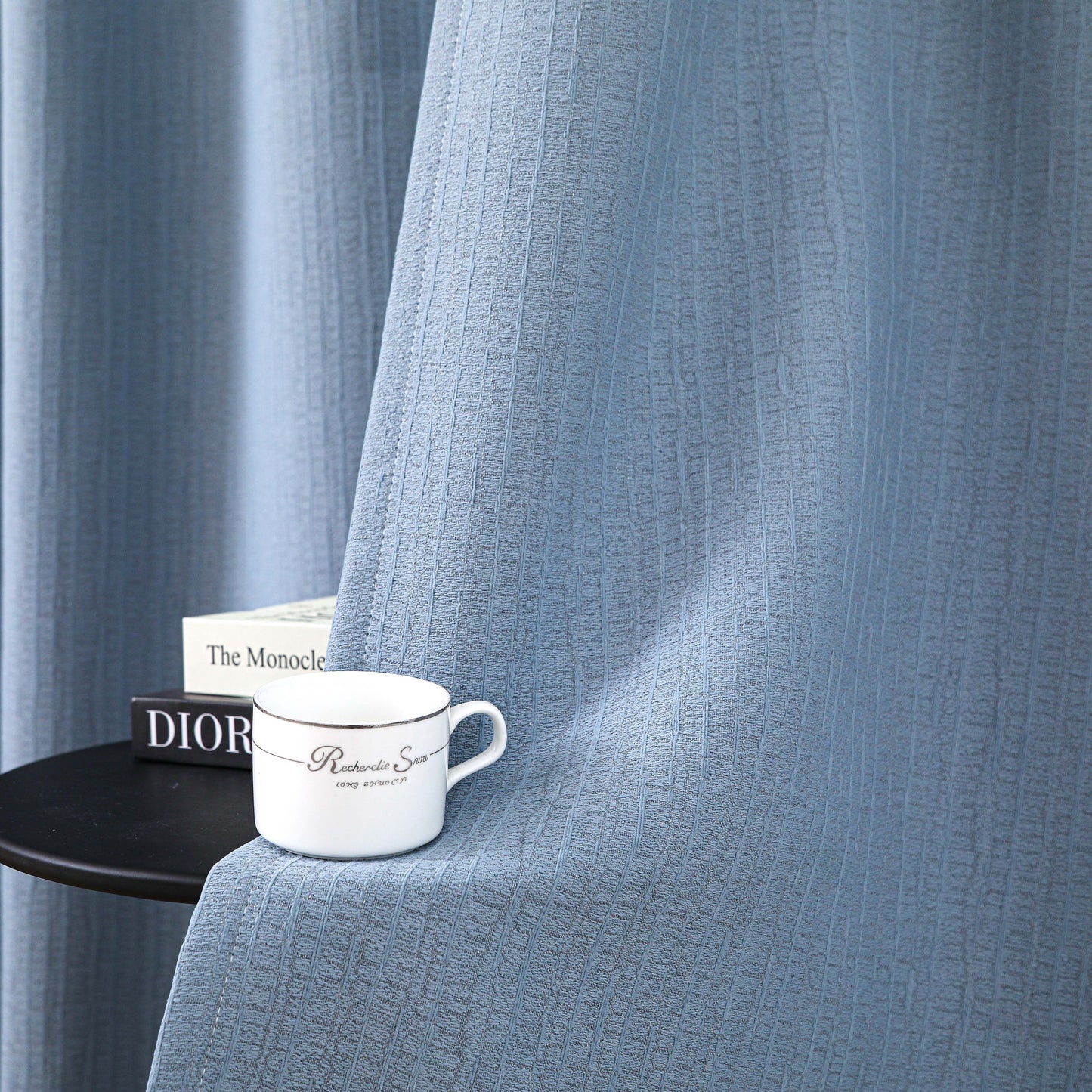 Minimalist custom-made curtains · Linz