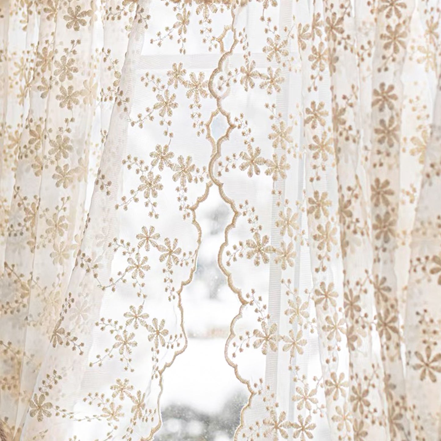 Bestickte weiße Gardinen · 2er Set · Florales Design · Halbtransparent