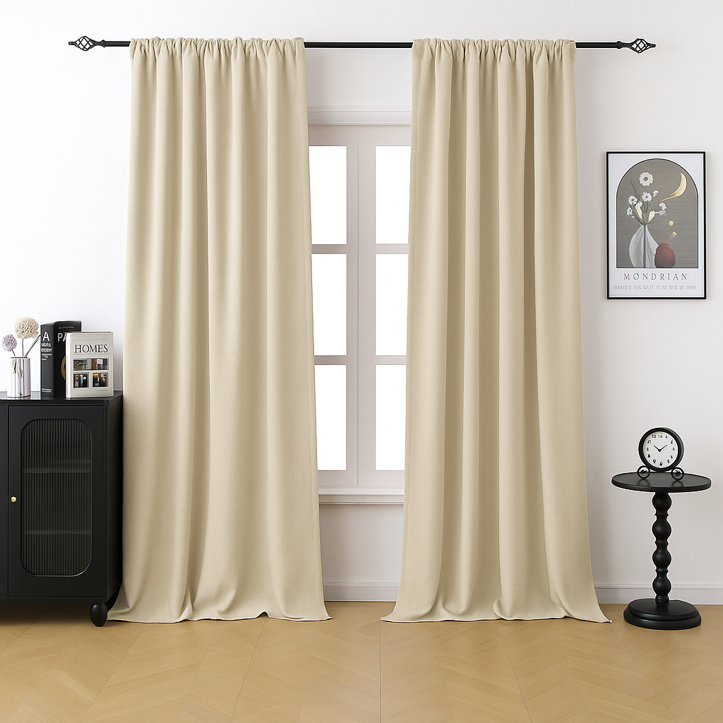 Custom-made velvet blackout curtains · Nero