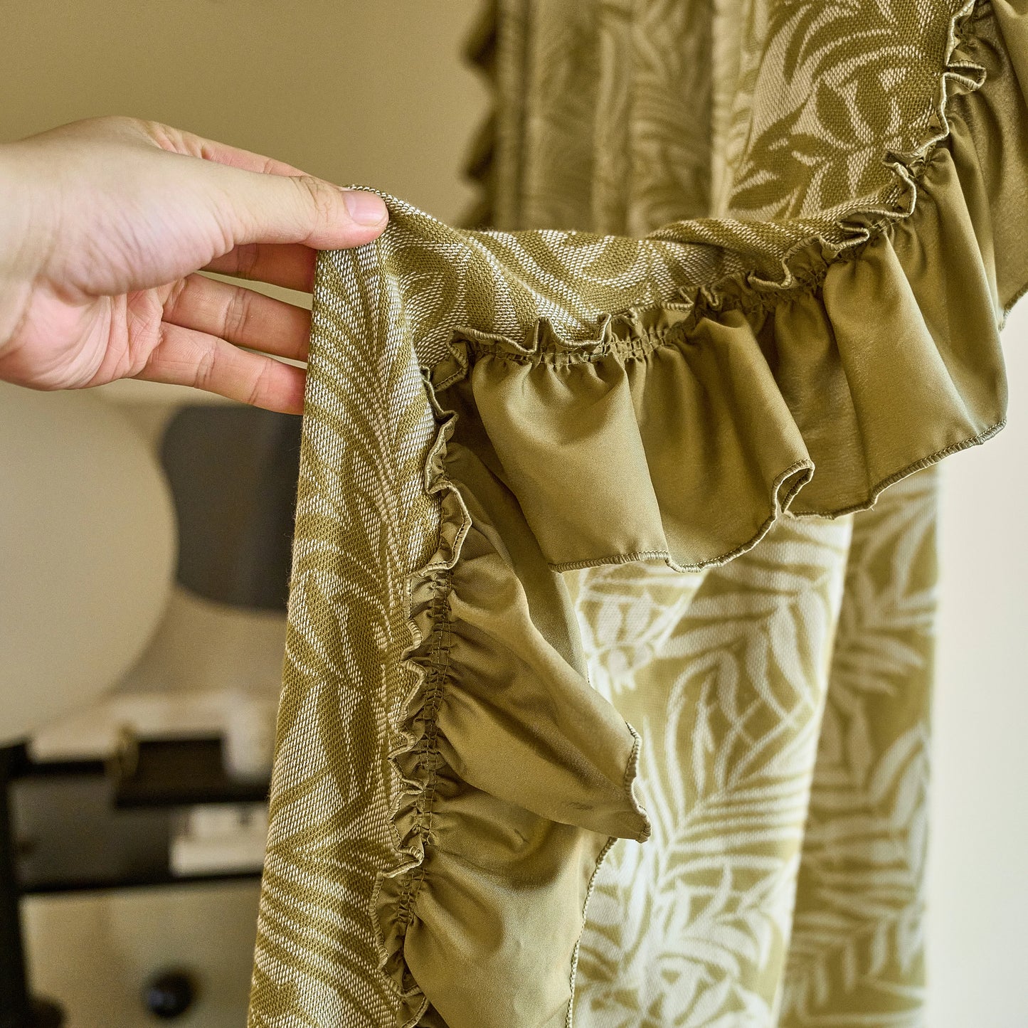 Voilage transparent sur mesure à motif botanique et bord volanté – Elviana