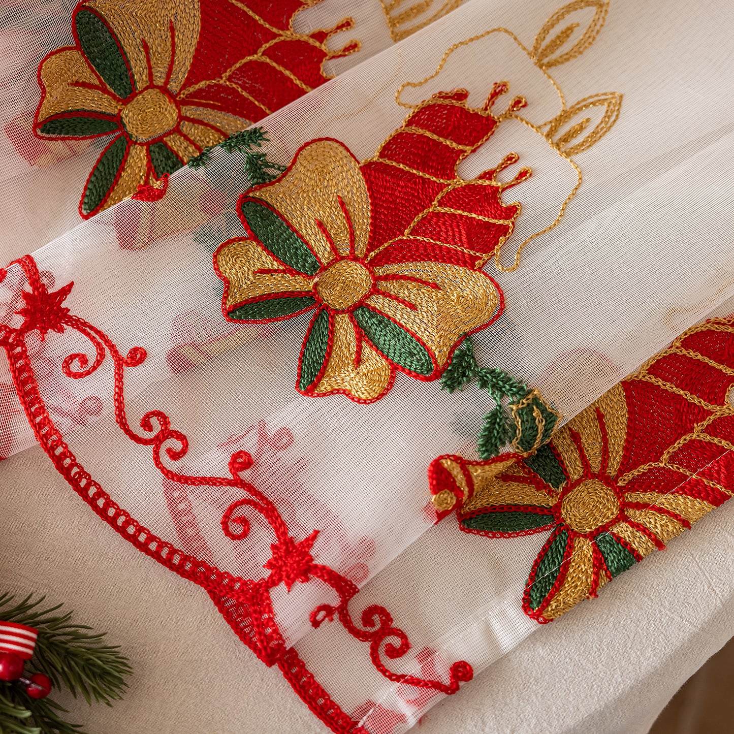 Weihnachts Kurzgardine mit Stickerei Weiß Einzelstück