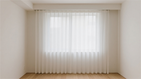 Kombination von Gardinen und Rollos: Funktion trifft Design