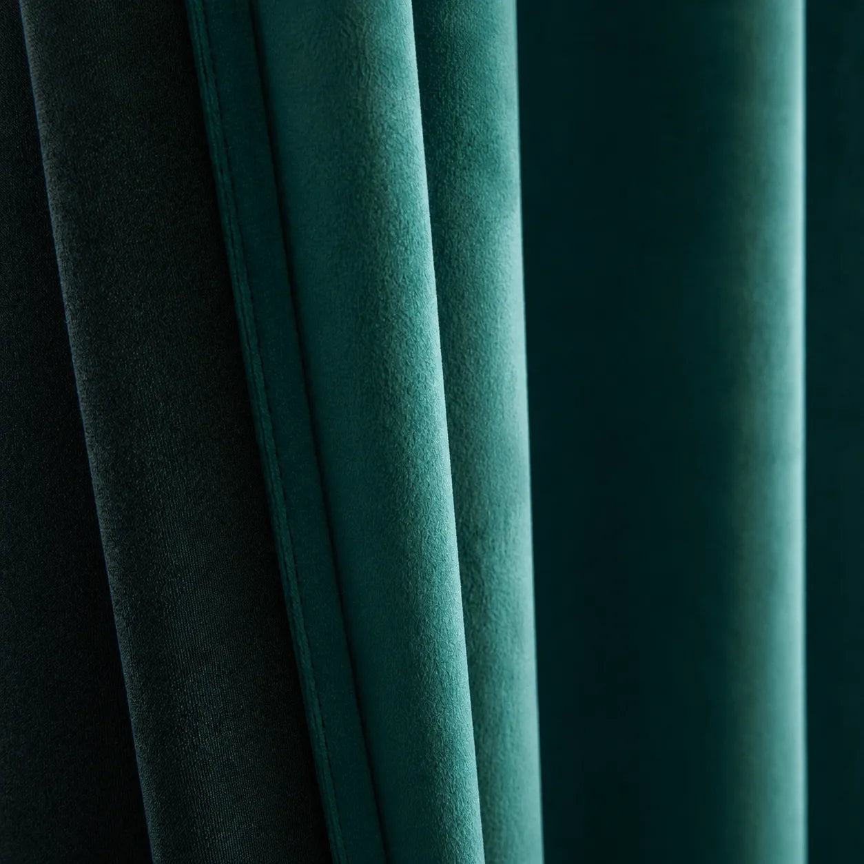 Custom-made velvet curtain · Milano