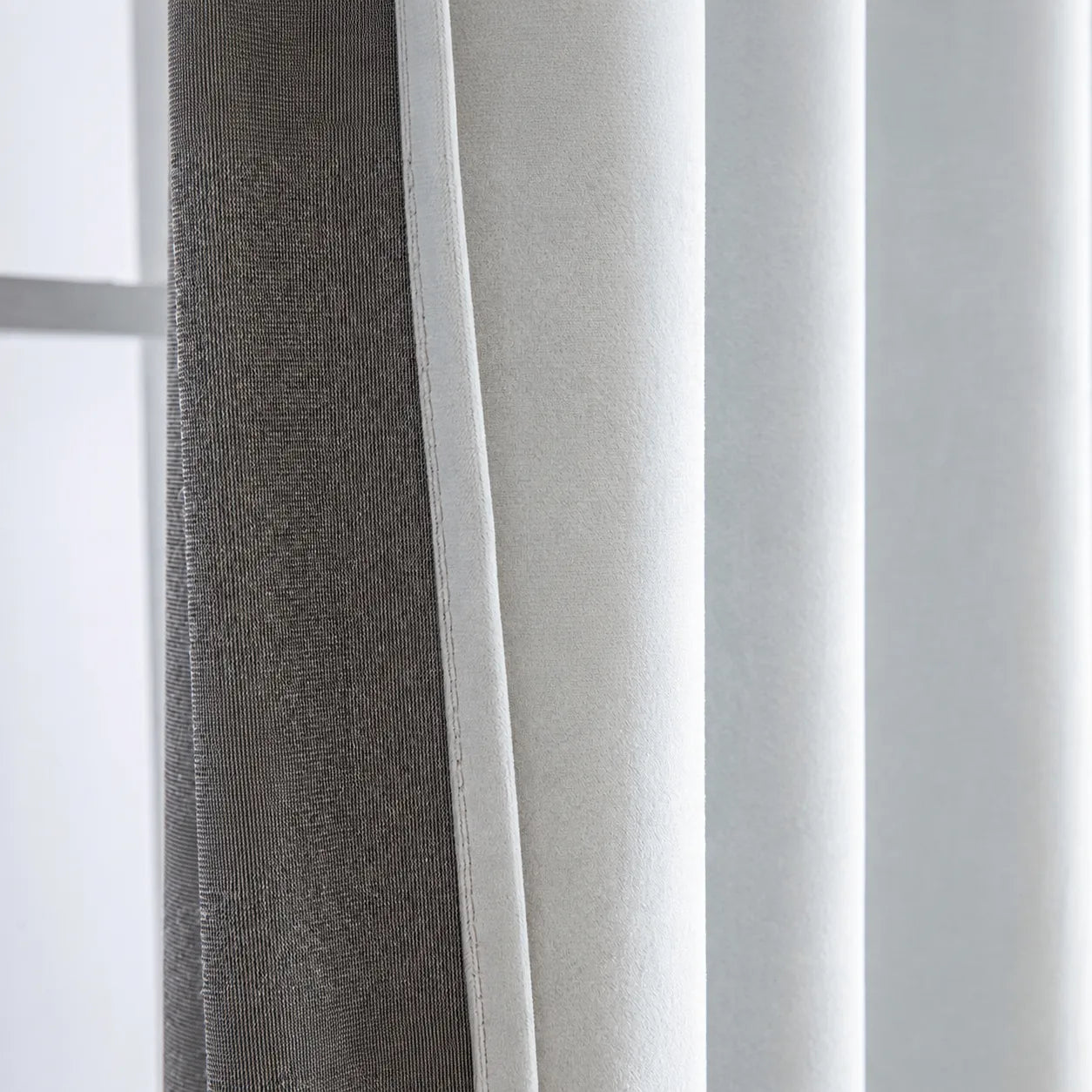 Custom-made velvet curtain · Milano