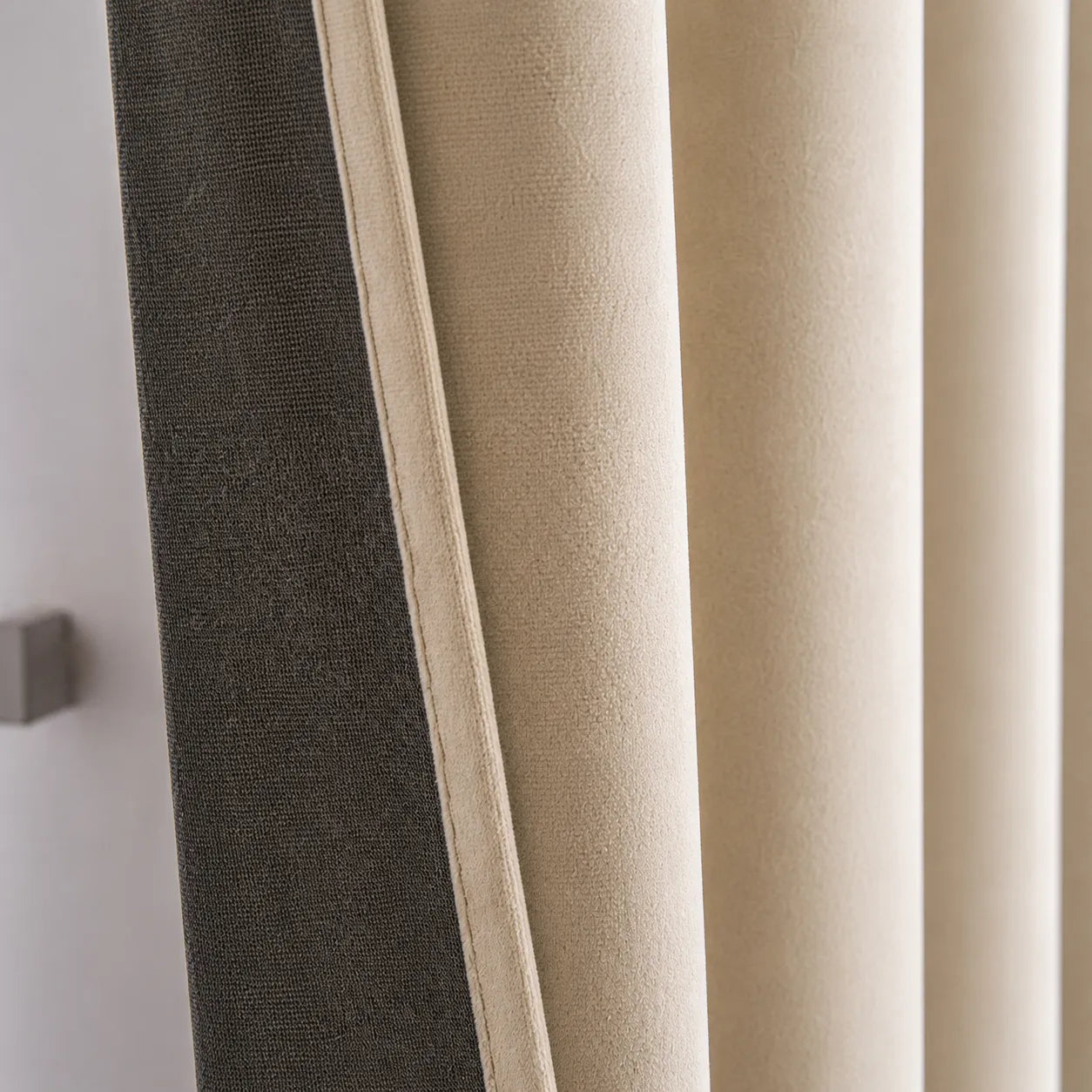 Custom-made velvet curtain · Milano