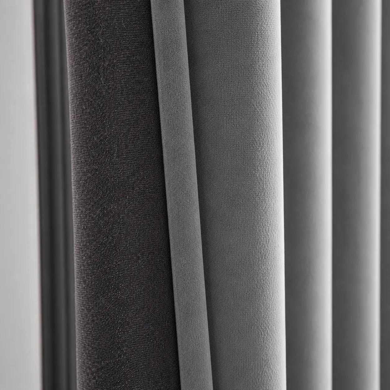 Custom-made velvet curtain · Milano