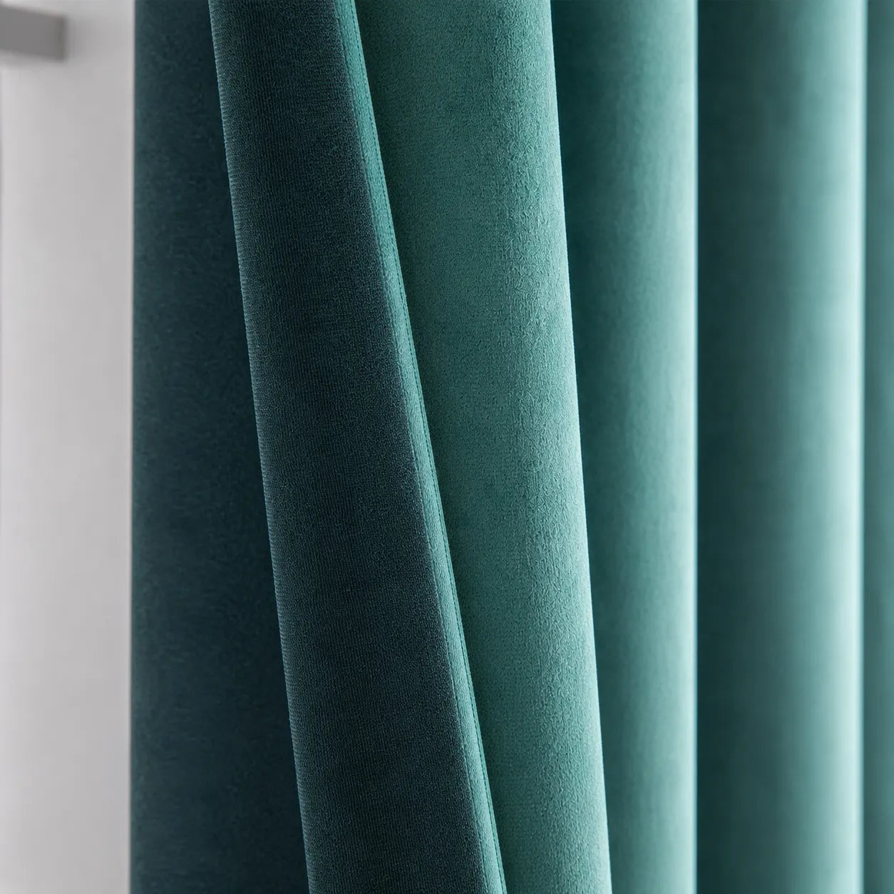Custom-made velvet curtain · Milano