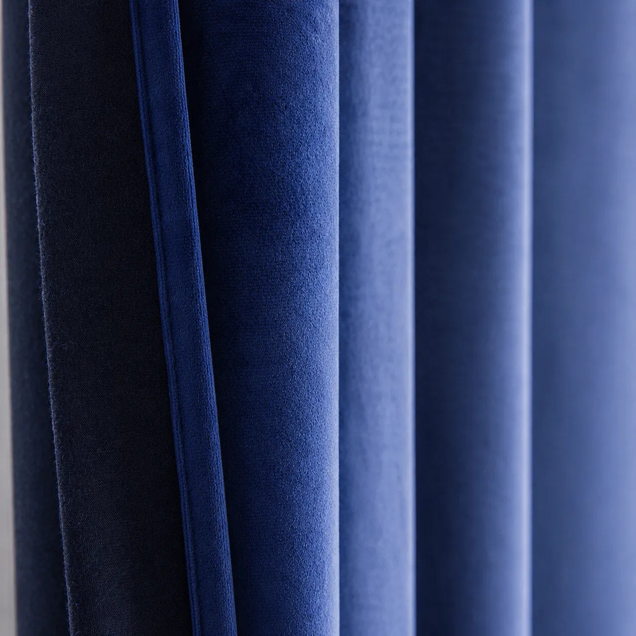 Custom-made velvet curtain · Milano