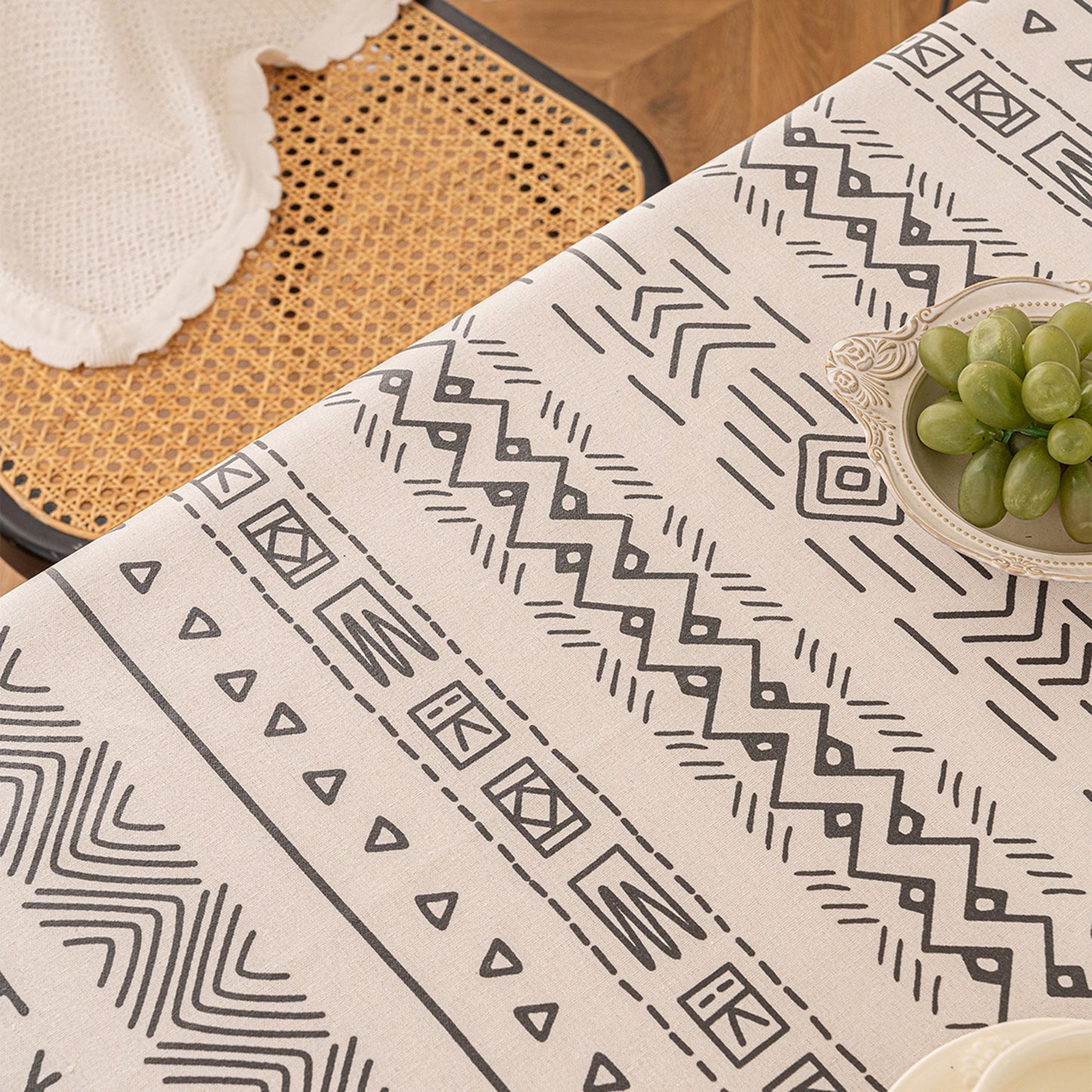 Boho tablecloth with tassels, waterproof, cotton linen, geometric pattern