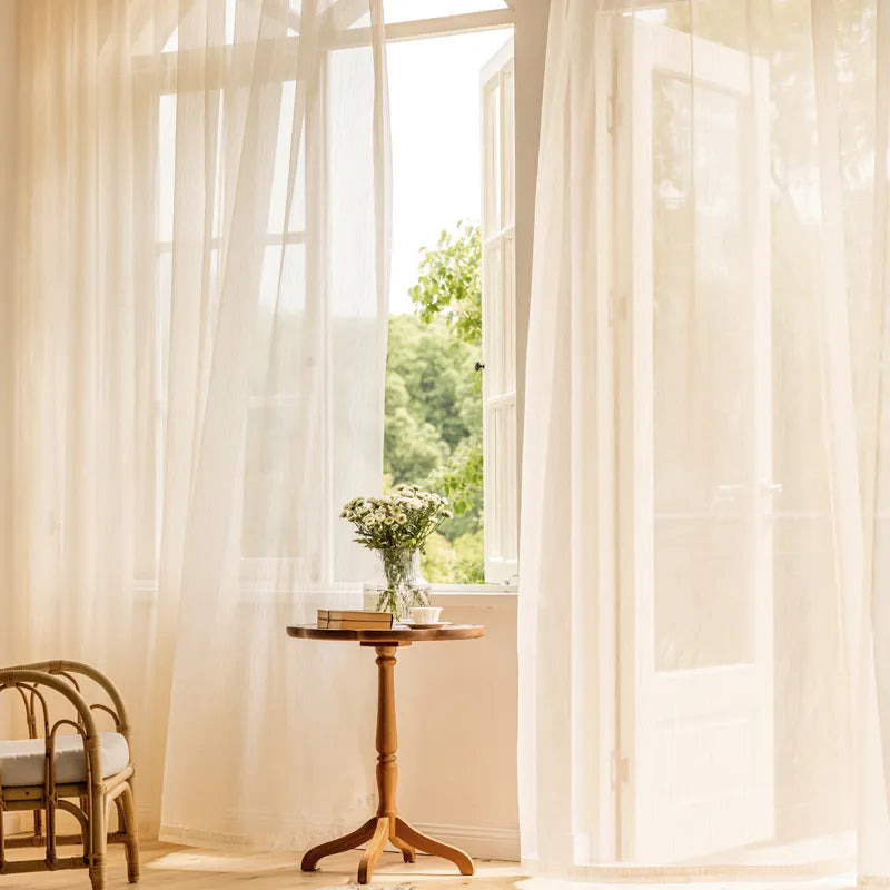 Voilage transparent à la structure fine et au jeu de lumière subtil – Avelin