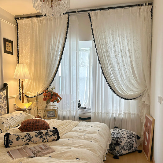 Rideau en voile transparent sur mesure à motif floral et bord volanté – Elowen