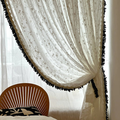 Rideau en voile transparent sur mesure à motif floral et bord volanté – Elowen