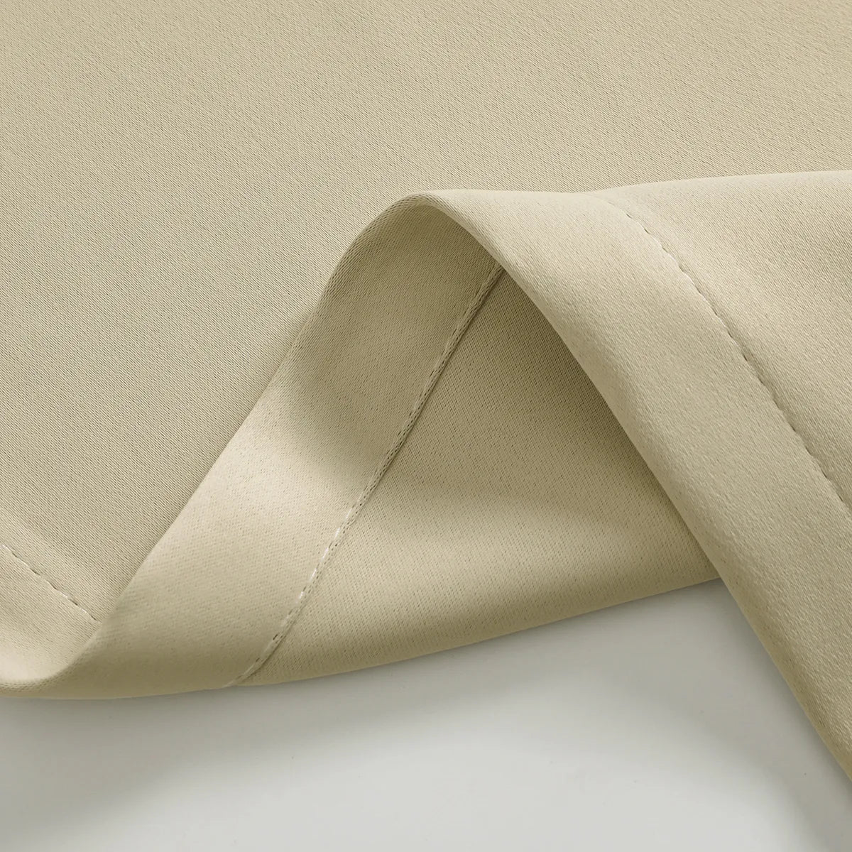 Verdunkelnder Outdoor Thermovorhang nach Maß · Veltrano