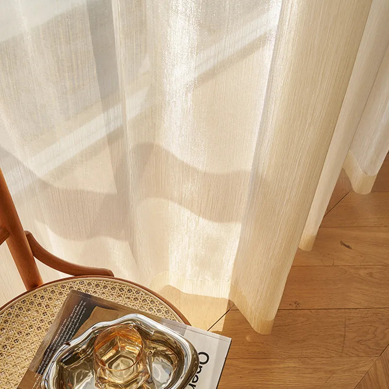 Voilage transparent à la structure fine et au jeu de lumière subtil – Avelin