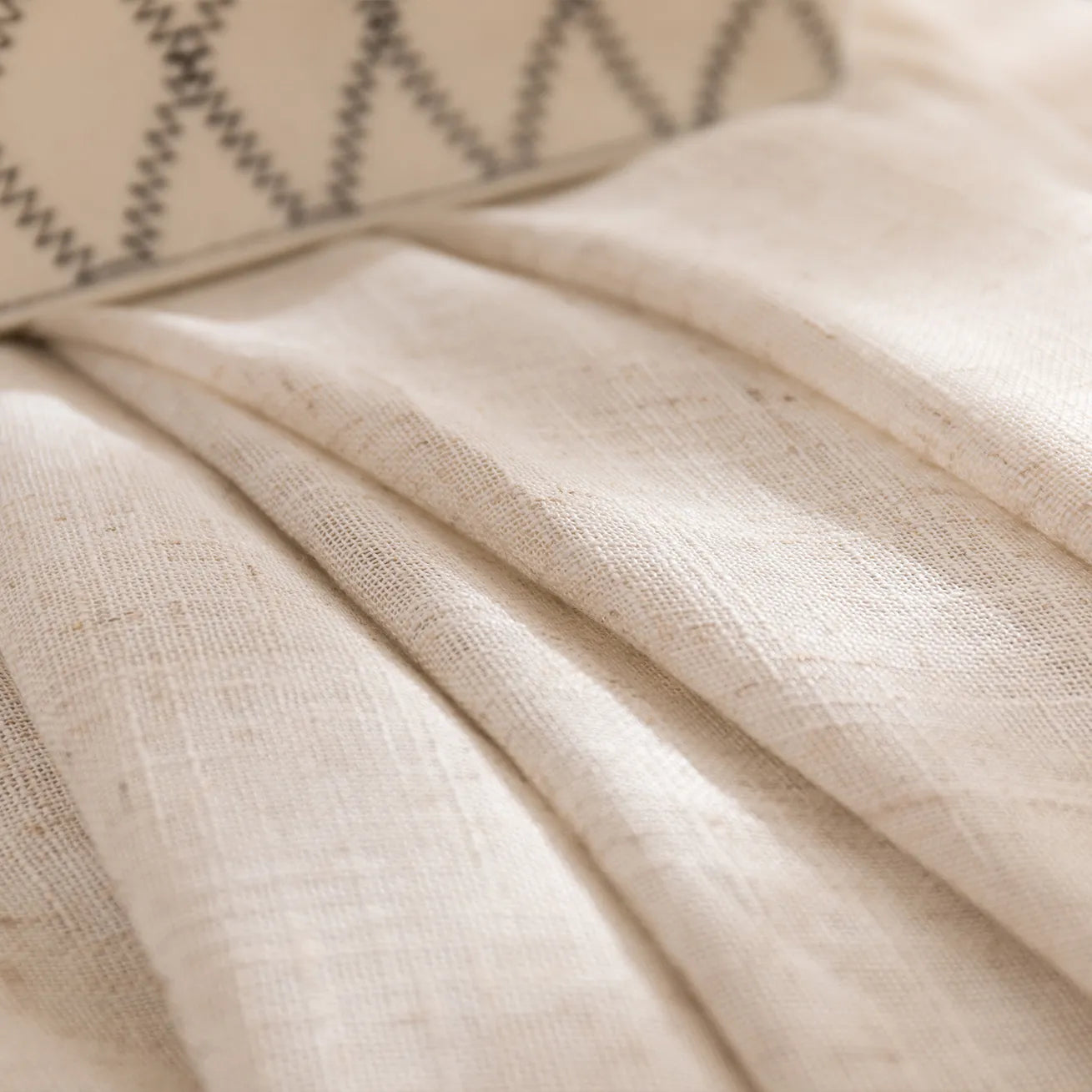 Transparente Voile Gardine mit natürlicher Leinenstruktur – Elunor