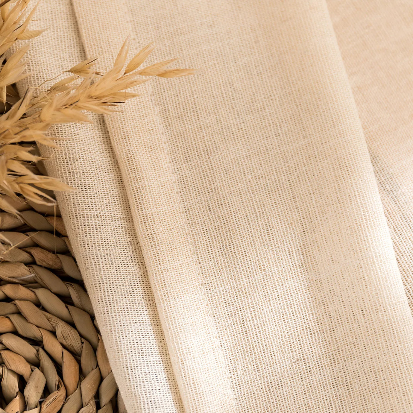 Schlichte Gardinen nach Maß · Norvyn