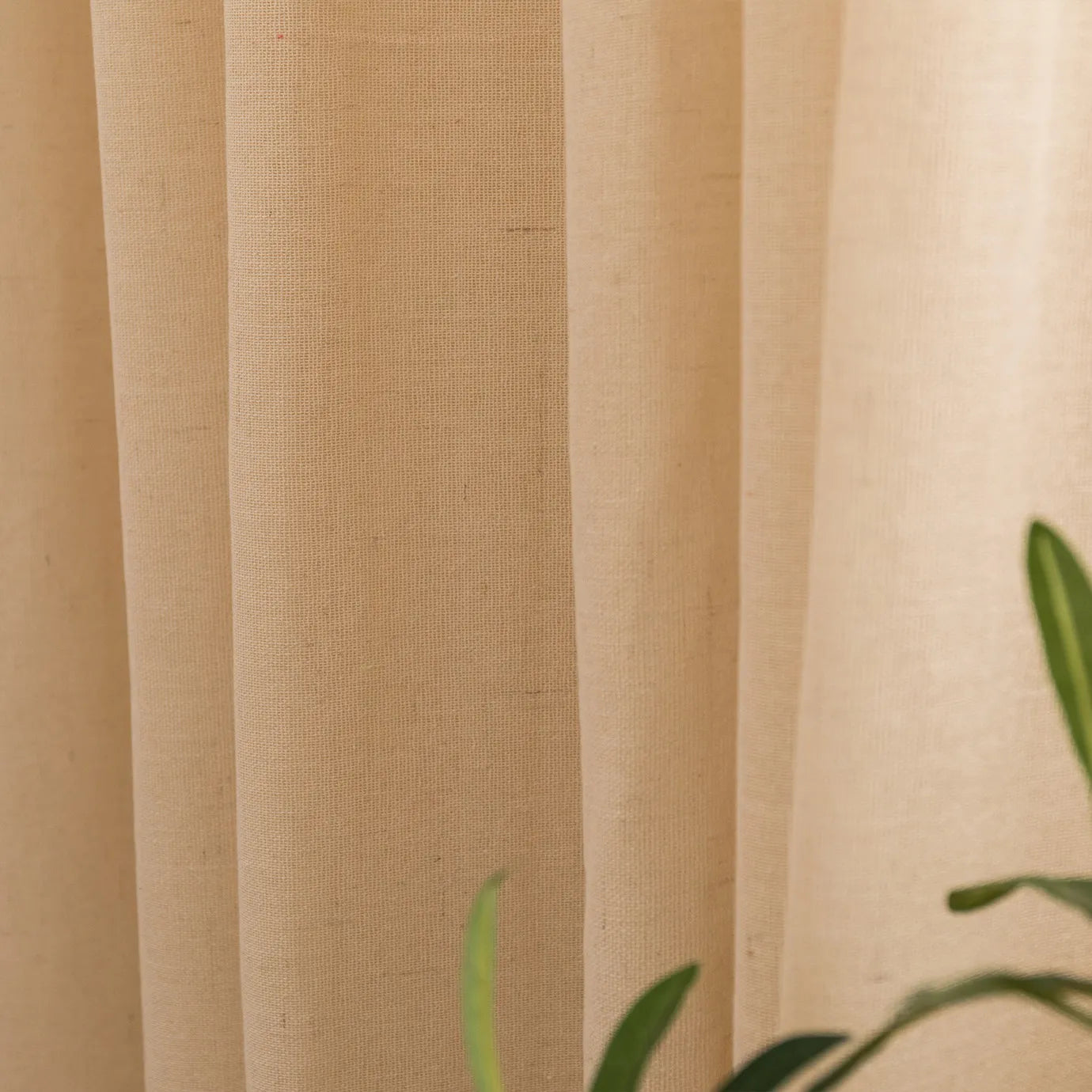 Schlichte Gardinen nach Maß · Norvyn