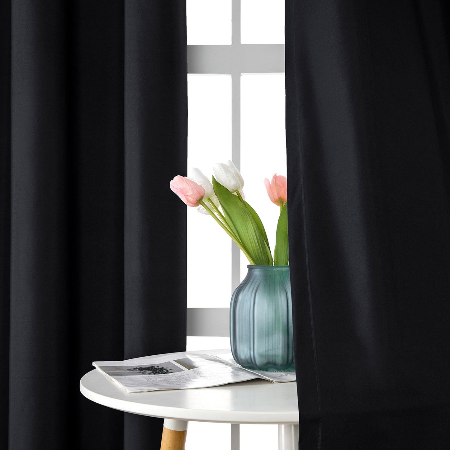 Set of 2 ultra-lightweight 100% blackout curtains with eyelets for bedrooms and living rooms