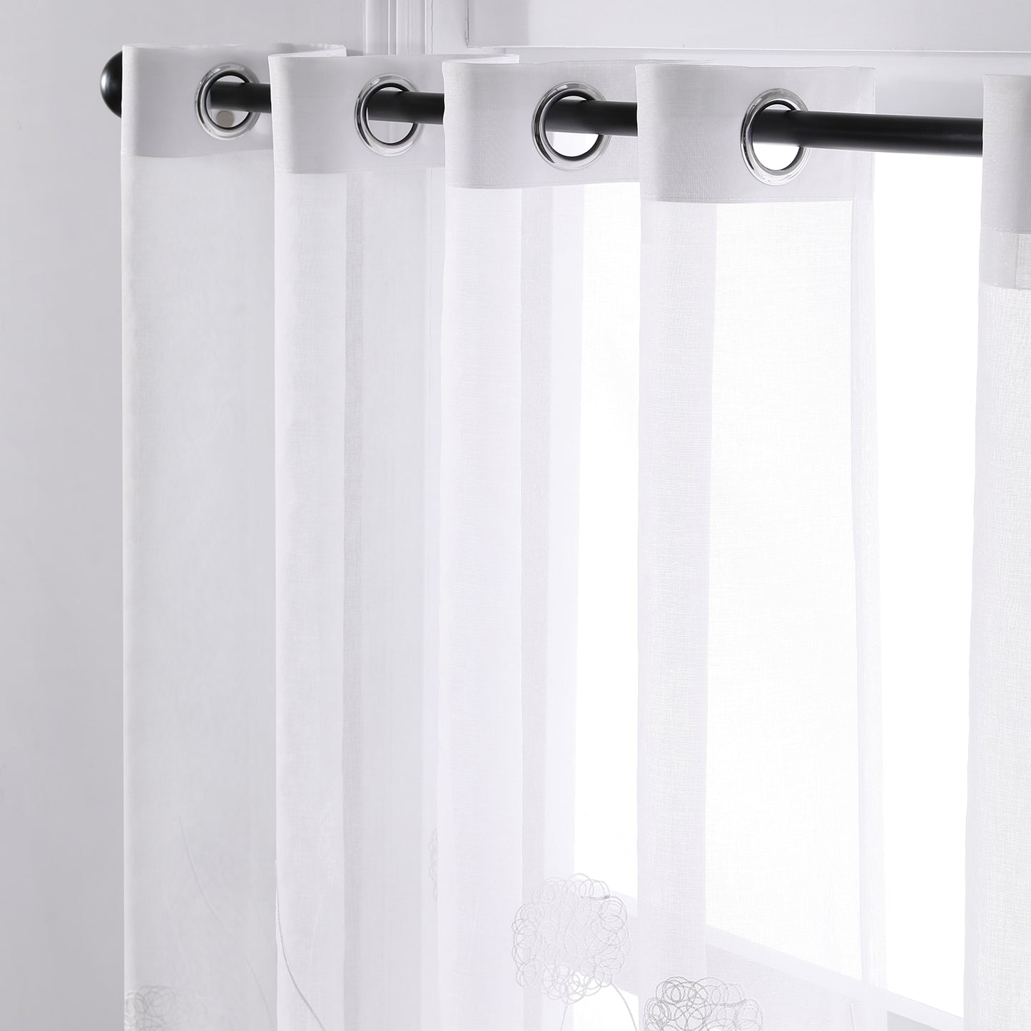 Bestickte Gardinen aus Gaze für das Wohnzimmer