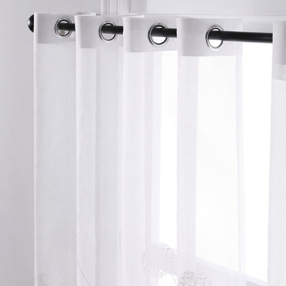 Bestickte Gardinen aus Gaze für das Wohnzimmer