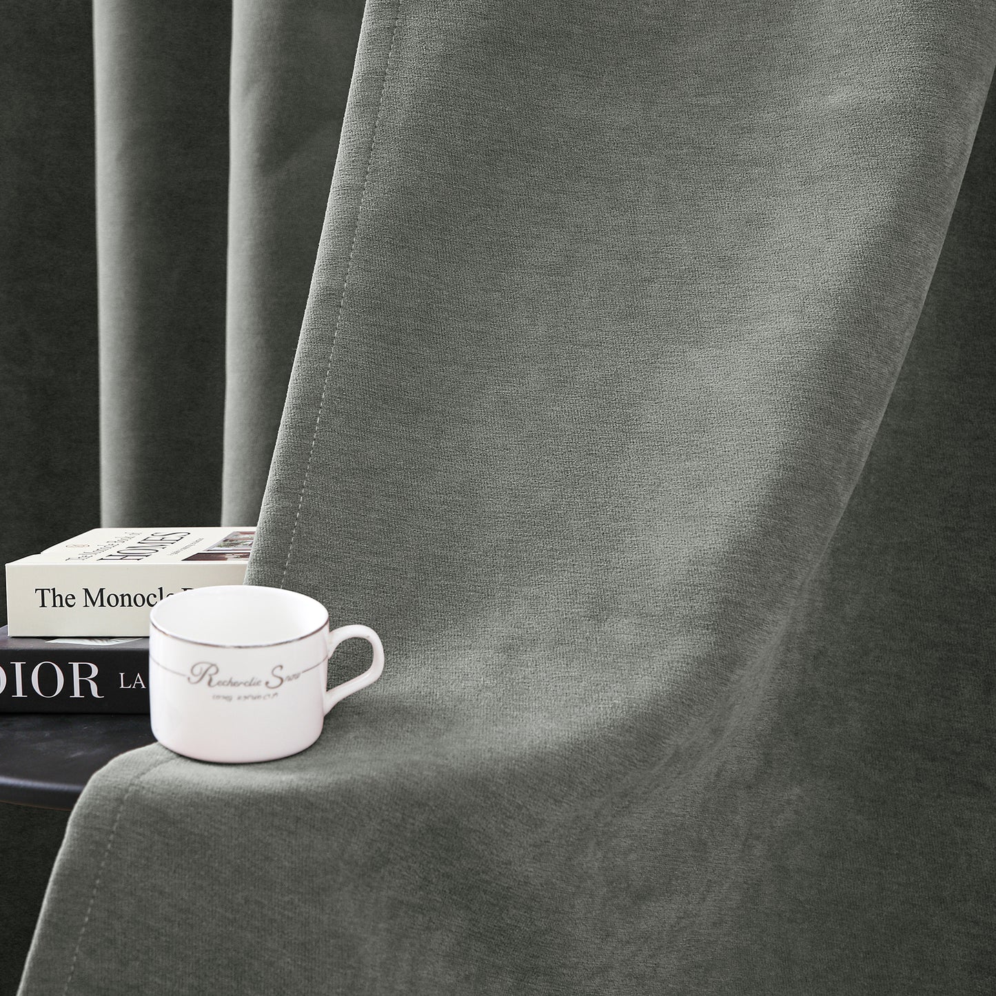 2 Blackout Curtains Chenille 510 GSM Thermal Curtain Light-blocking with Multifunction Tape