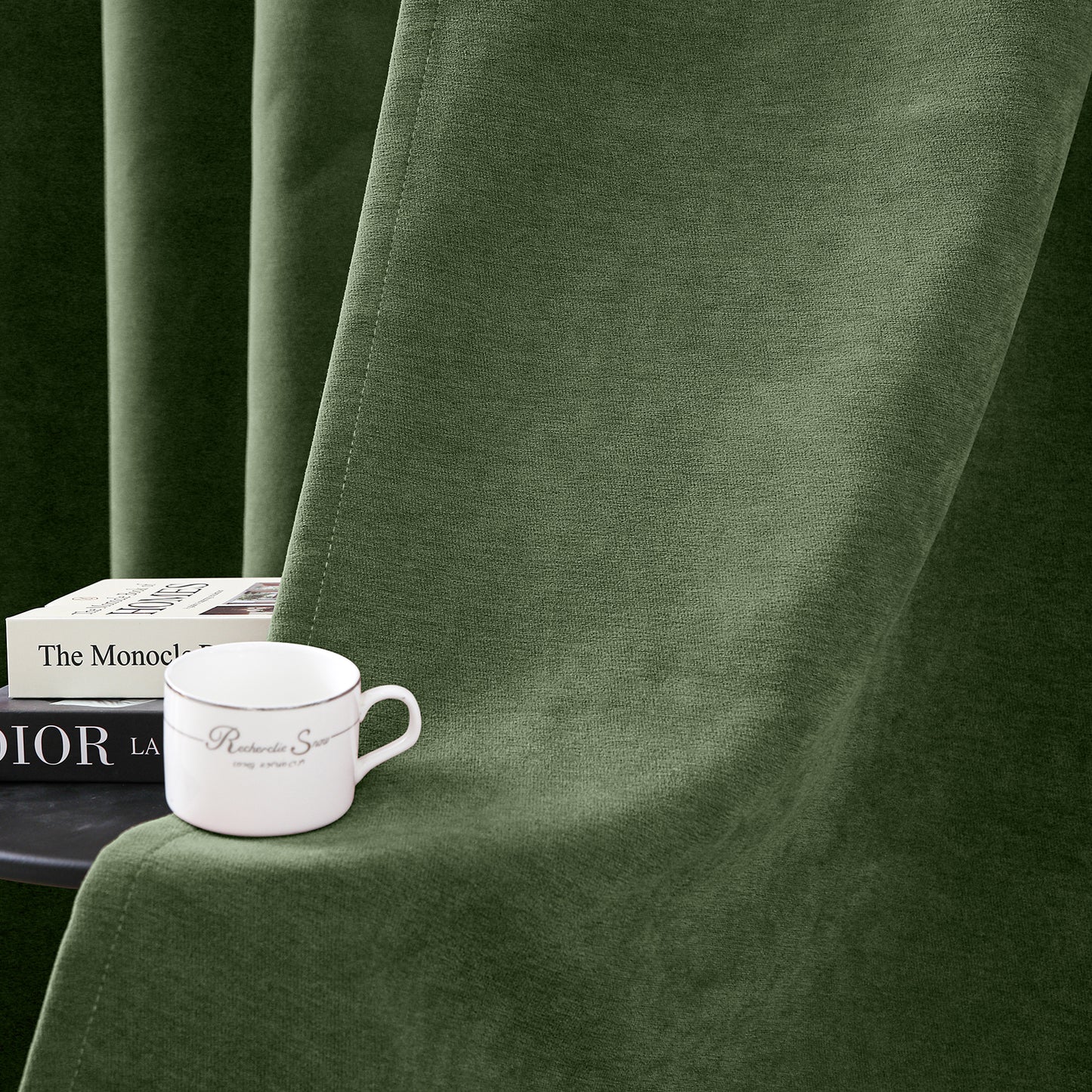 2 Blackout Curtains Chenille 510 GSM Thermal Curtain Light-blocking with Multifunction Tape