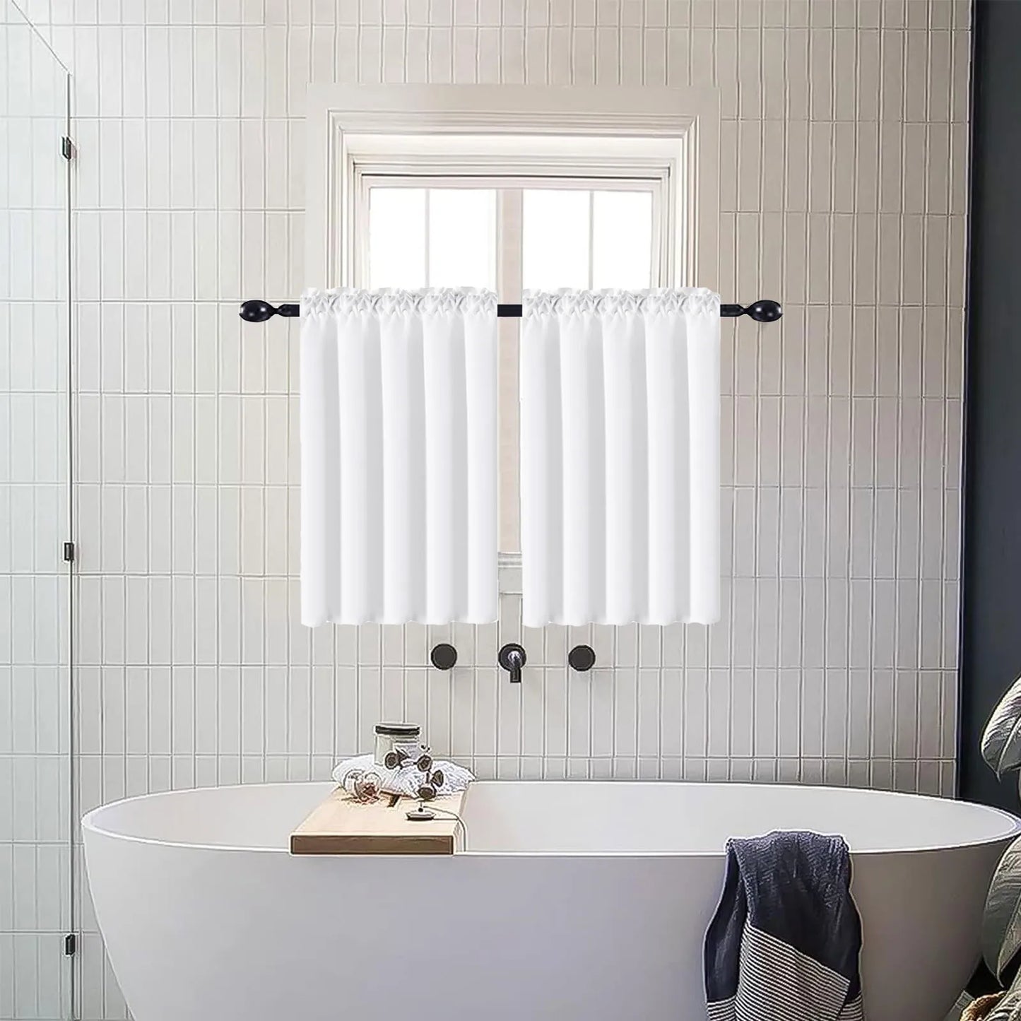 Lightweight, custom-made outdoor privacy curtain · Lioren
