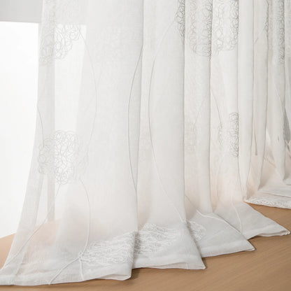 Bestickte Gardinen aus Gaze für das Wohnzimmer