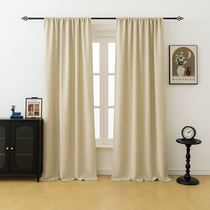 BTTO Leinenoptik Vorhänge in Beige im Wohnzimmer vor einem Fenster, dekoriert mit modernen Möbeln
