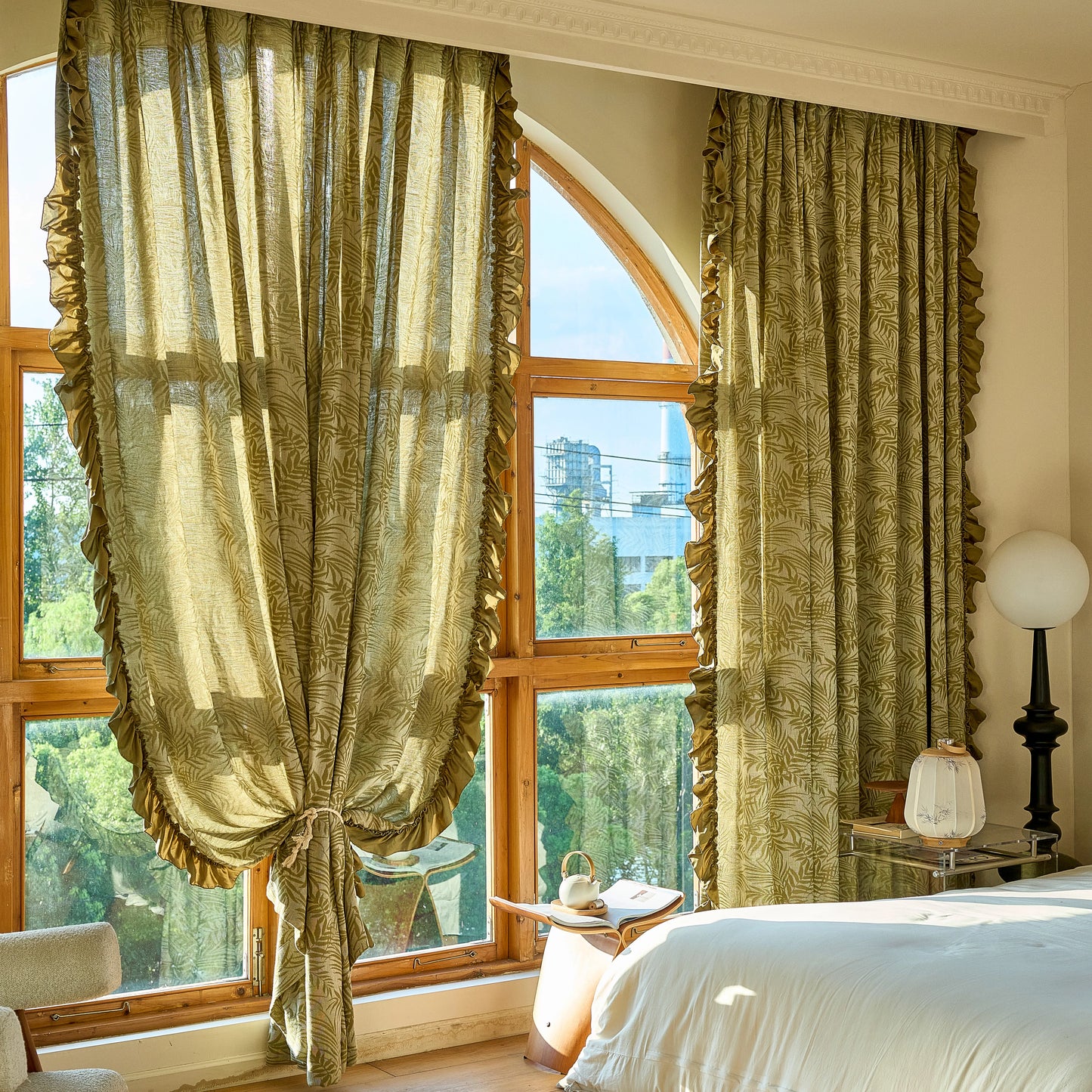 Voilage transparent sur mesure à motif botanique et bord volanté – Elviana