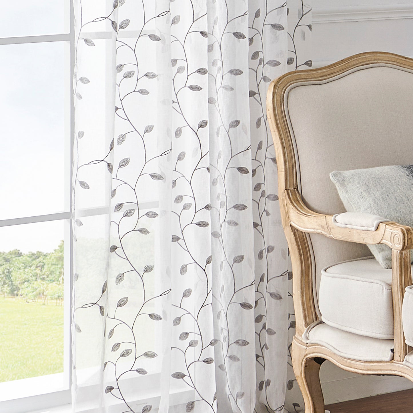 Made-to-measure transparent voile curtain with botanical leaf embroidery – Vinea