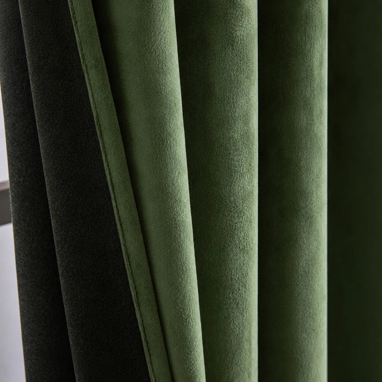 Custom-made velvet curtain · Milano