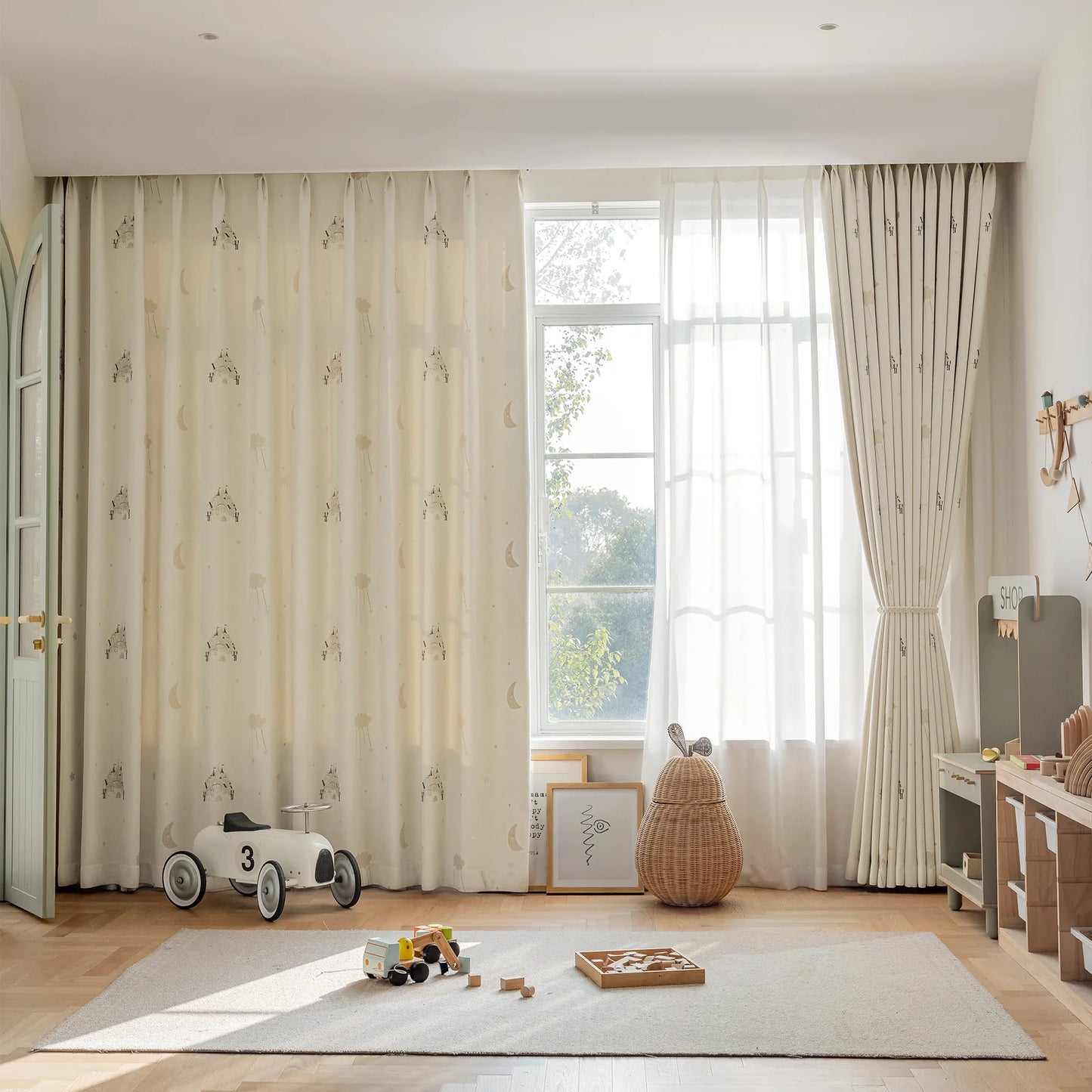 Imaginative custom-made blackout curtains · Dreamcastle