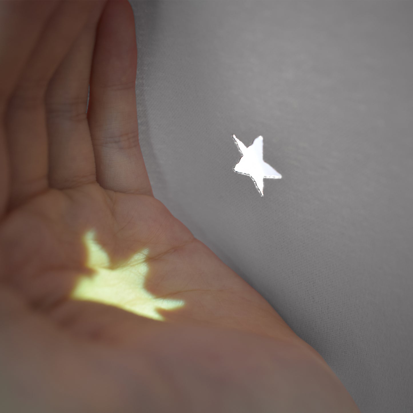 Rideau occultant ajouré en forme d'étoile