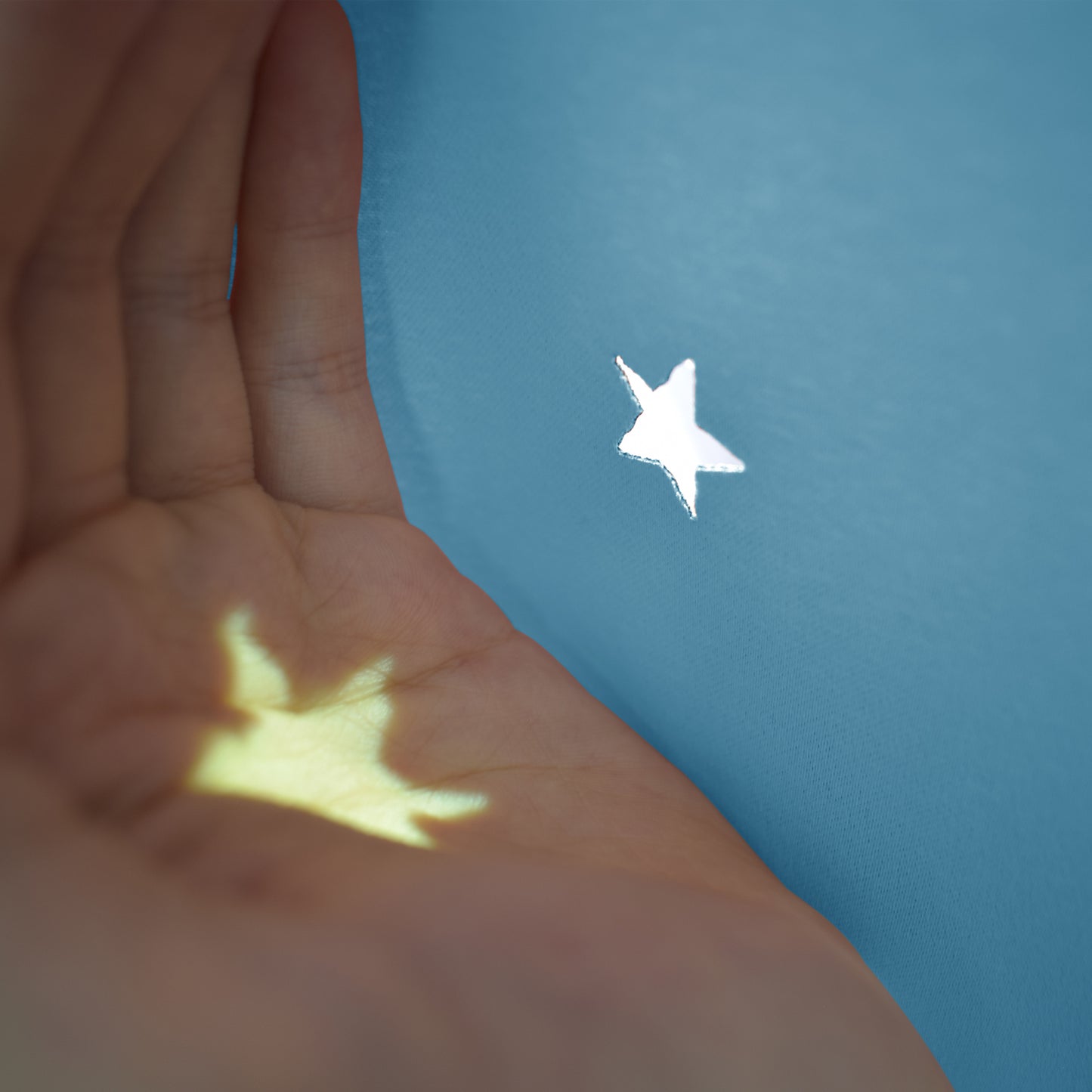 Rideau occultant ajouré en forme d'étoile